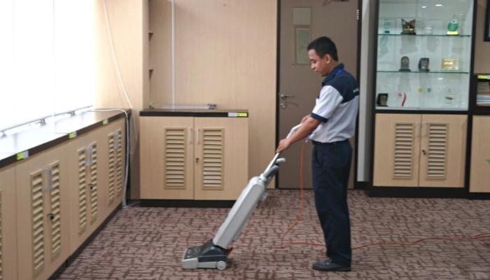 Alat-Alat Cleaning Service dan Zat Kimia yang Biasa Digunakan